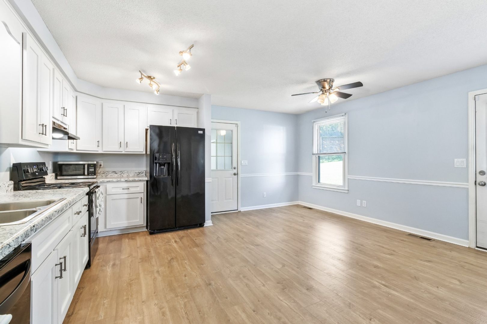 737 W Creek Drive 7 of 12