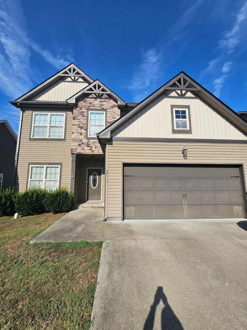 Clarksville House: 3776 Windhaven Dr