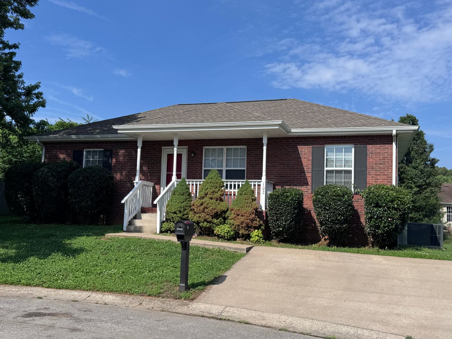 Clarksville House: 102 Eaglewood Ct