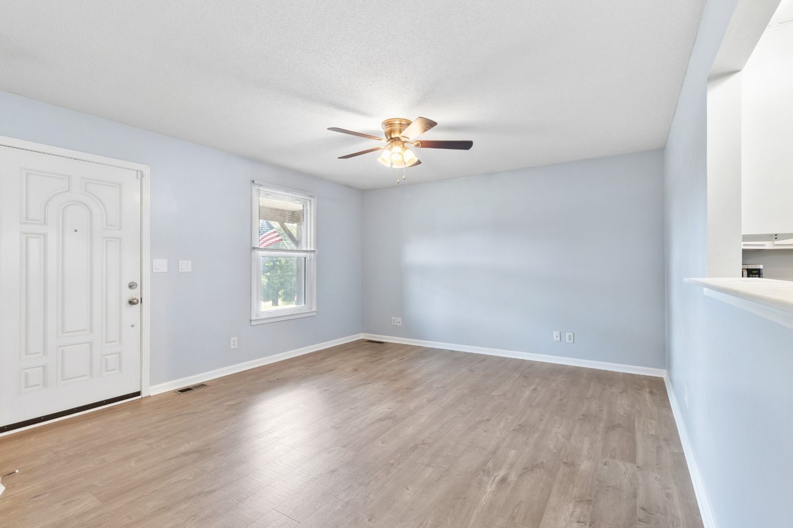 737 W Creek Drive 5 of 12
