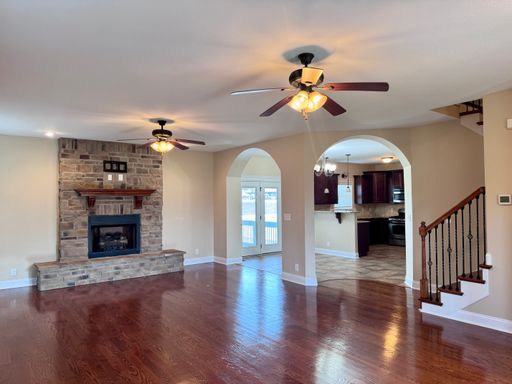 Listing photo thumbnail