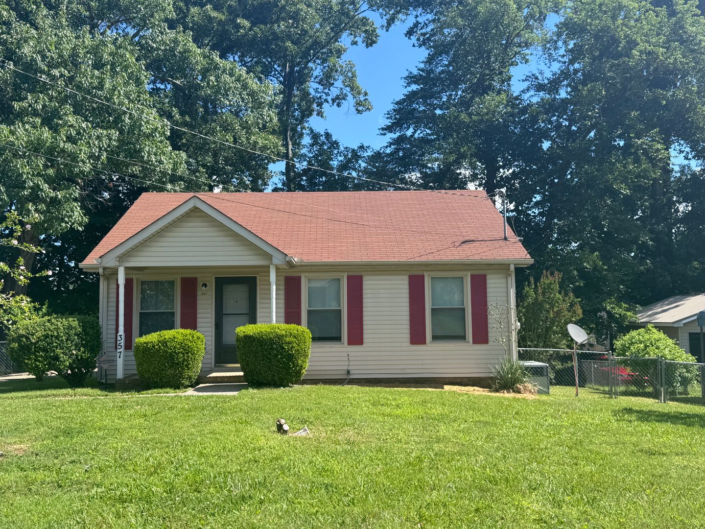 Clarksville House: 357 Erie Dr