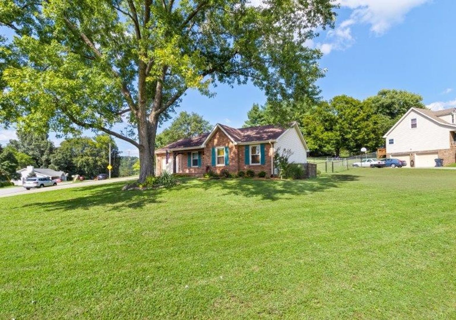 737 W Creek Drive 2 of 12