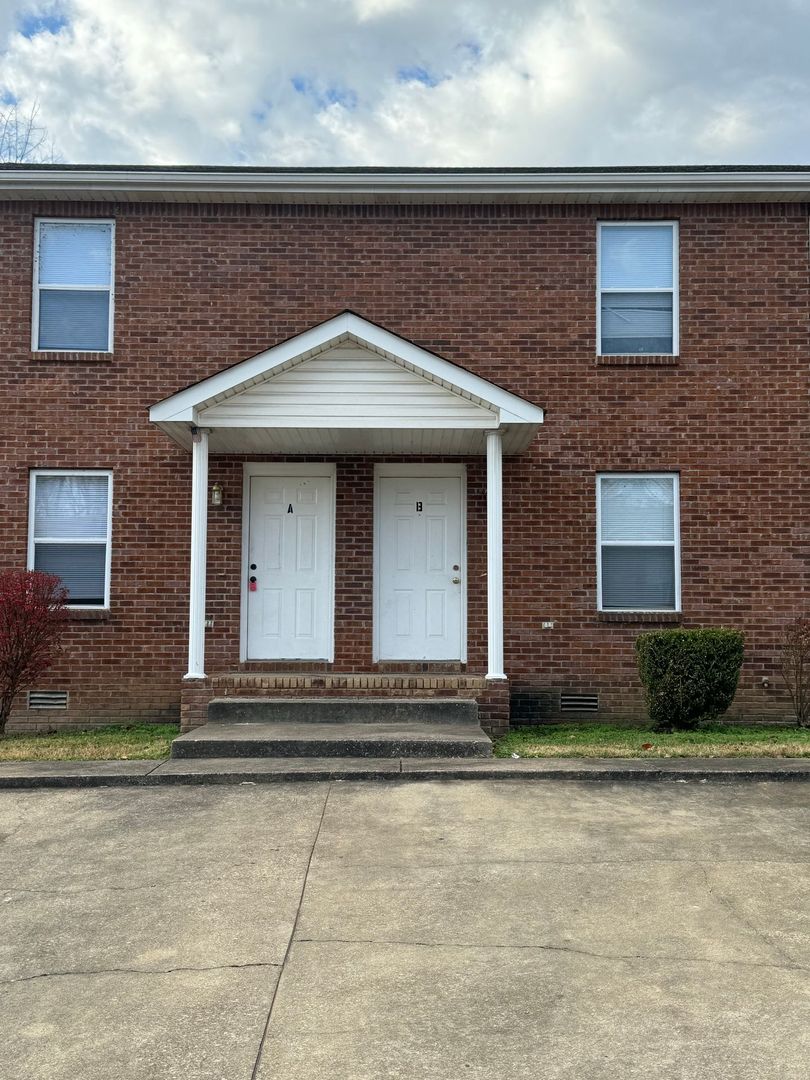 Clarksville Apartment: 1720 Baltimore Dr