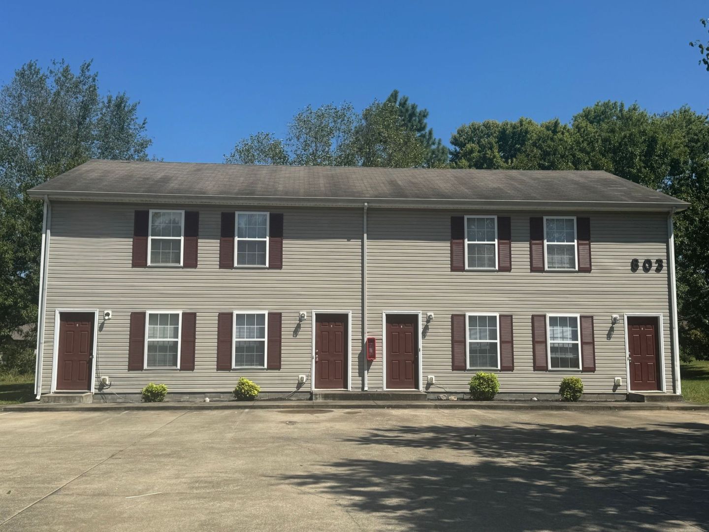 Clarksville Apartment: 803 Golf View Pl