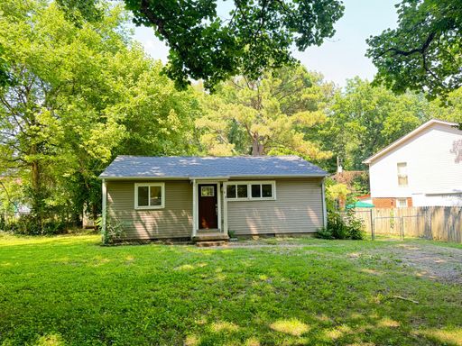 Great Home Conveniently Located! 3 Bed 1 Bath Completely Remodeled! Large Fenced Yard! – photo 1