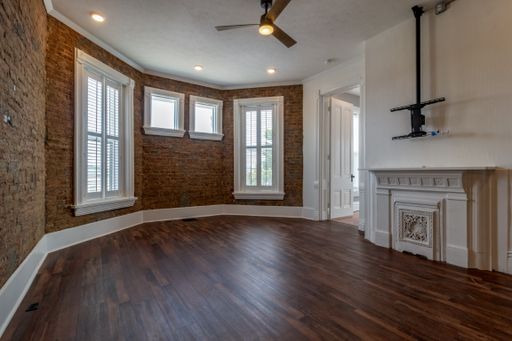 Listing photo thumbnail