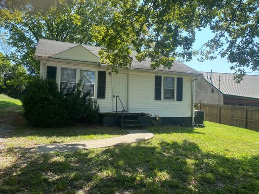Great location! 2 bedroom 1 bath home near APSU and Downtown! – photo 1