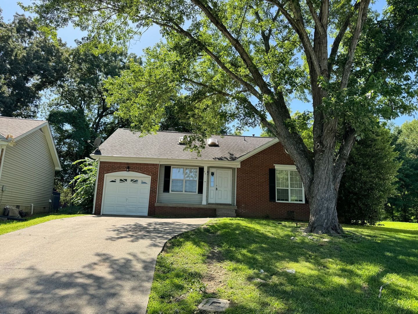 Clarksville House: 69 Grassmire Dr