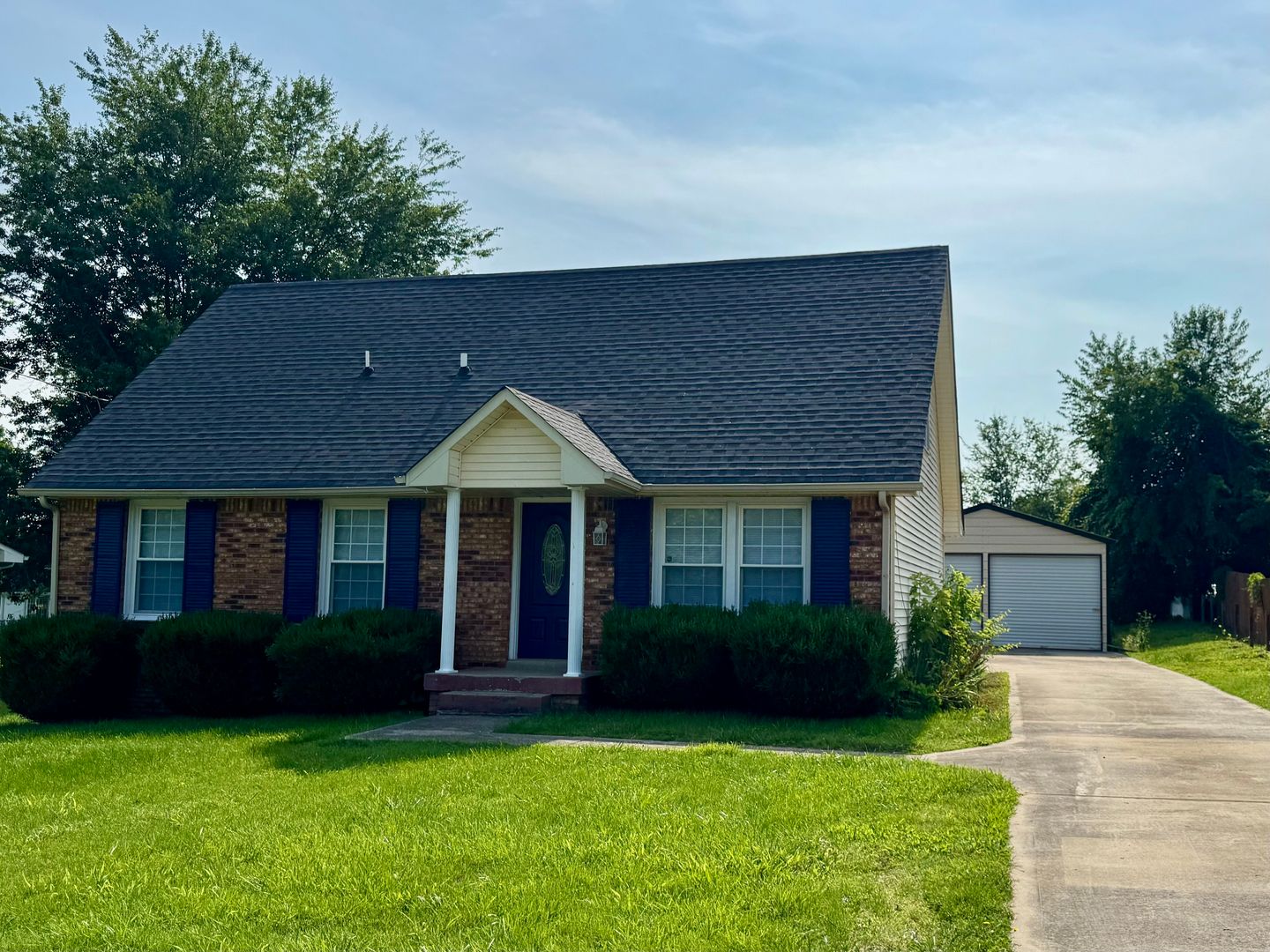 Clarksville House: 389 Elaine Dr