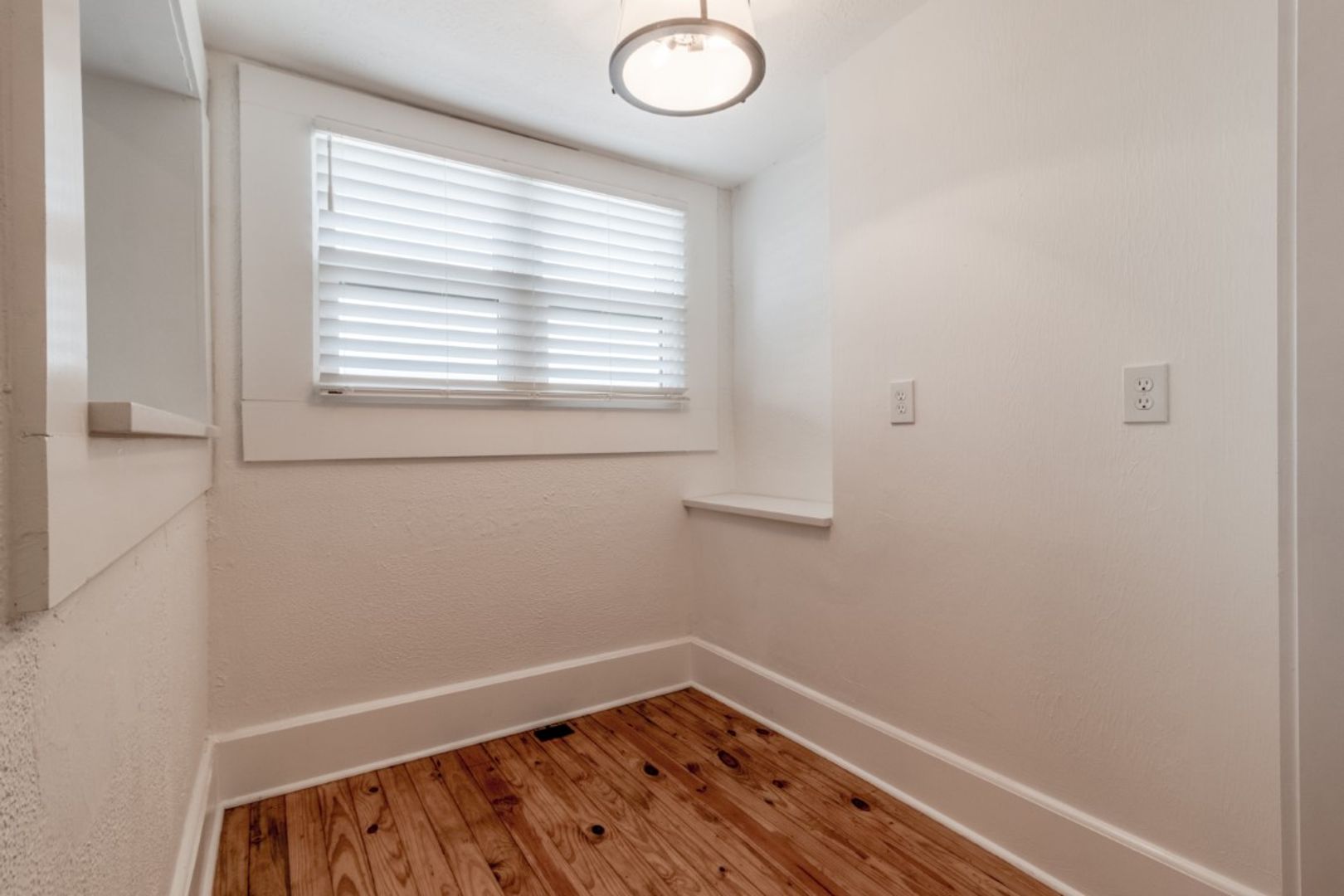 305 Main St 6 of 12