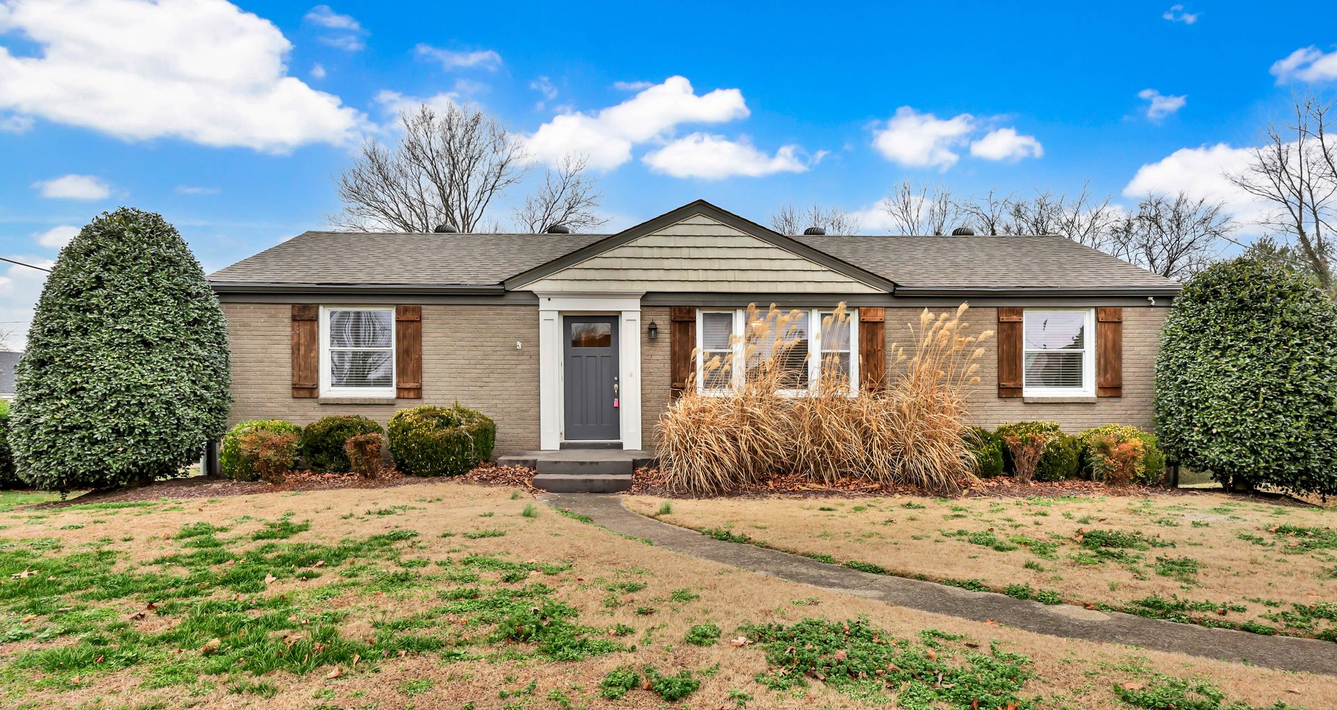 Clarksville House: 1759 Memorial Dr