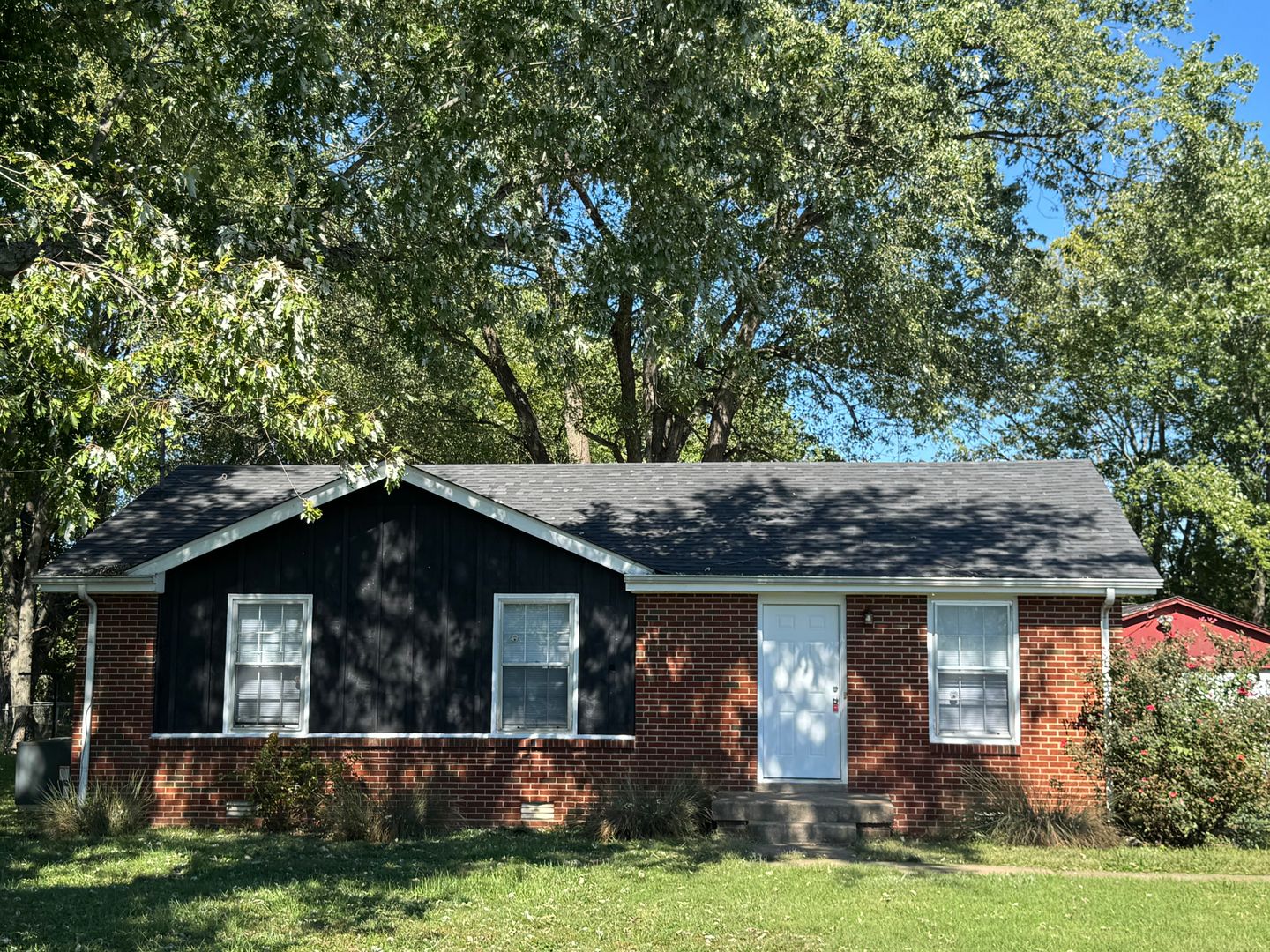 Clarksville House: 803 Ringgold Rd