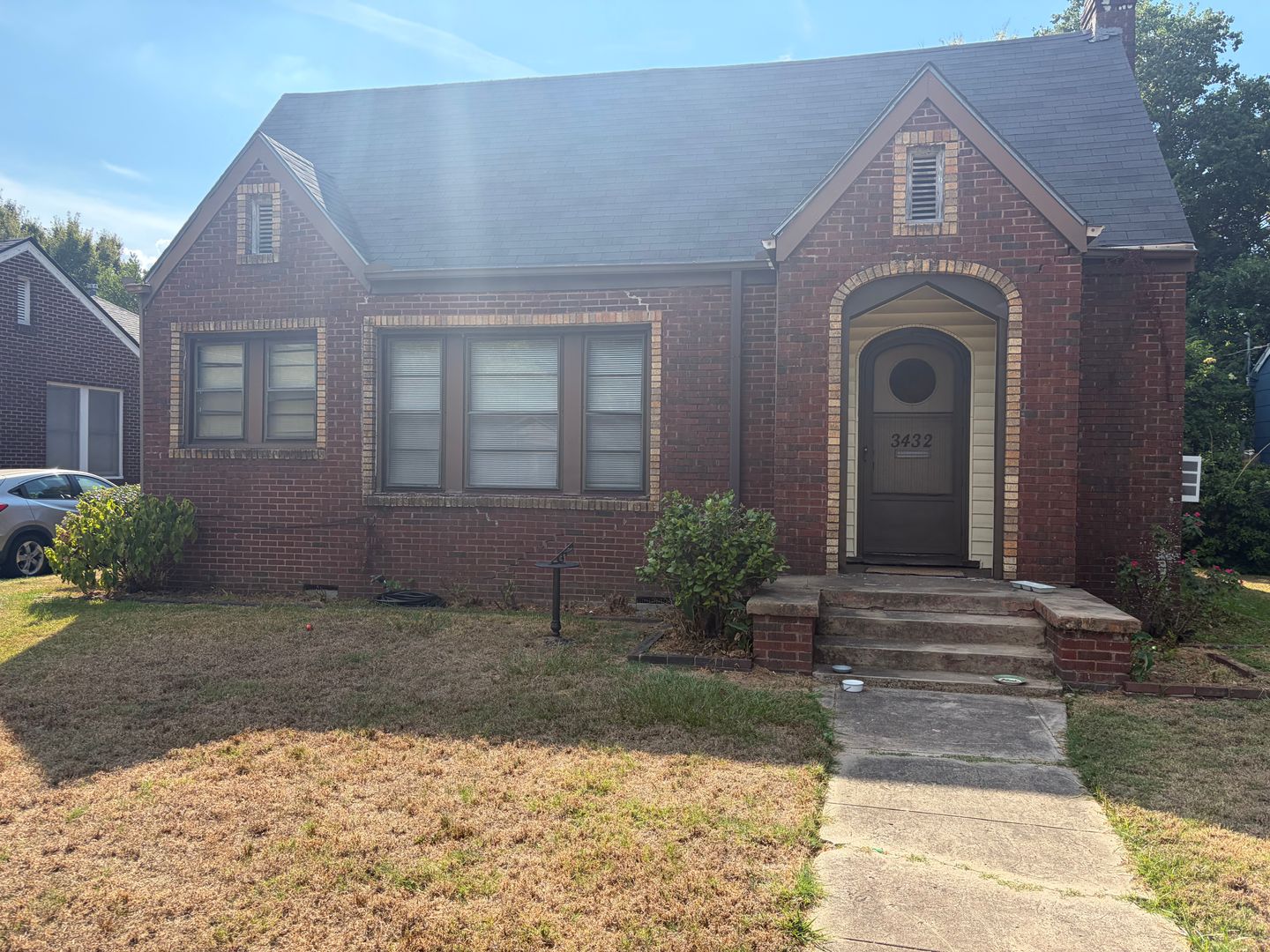 Shreveport House: 3432 Broadmoor Boulevard