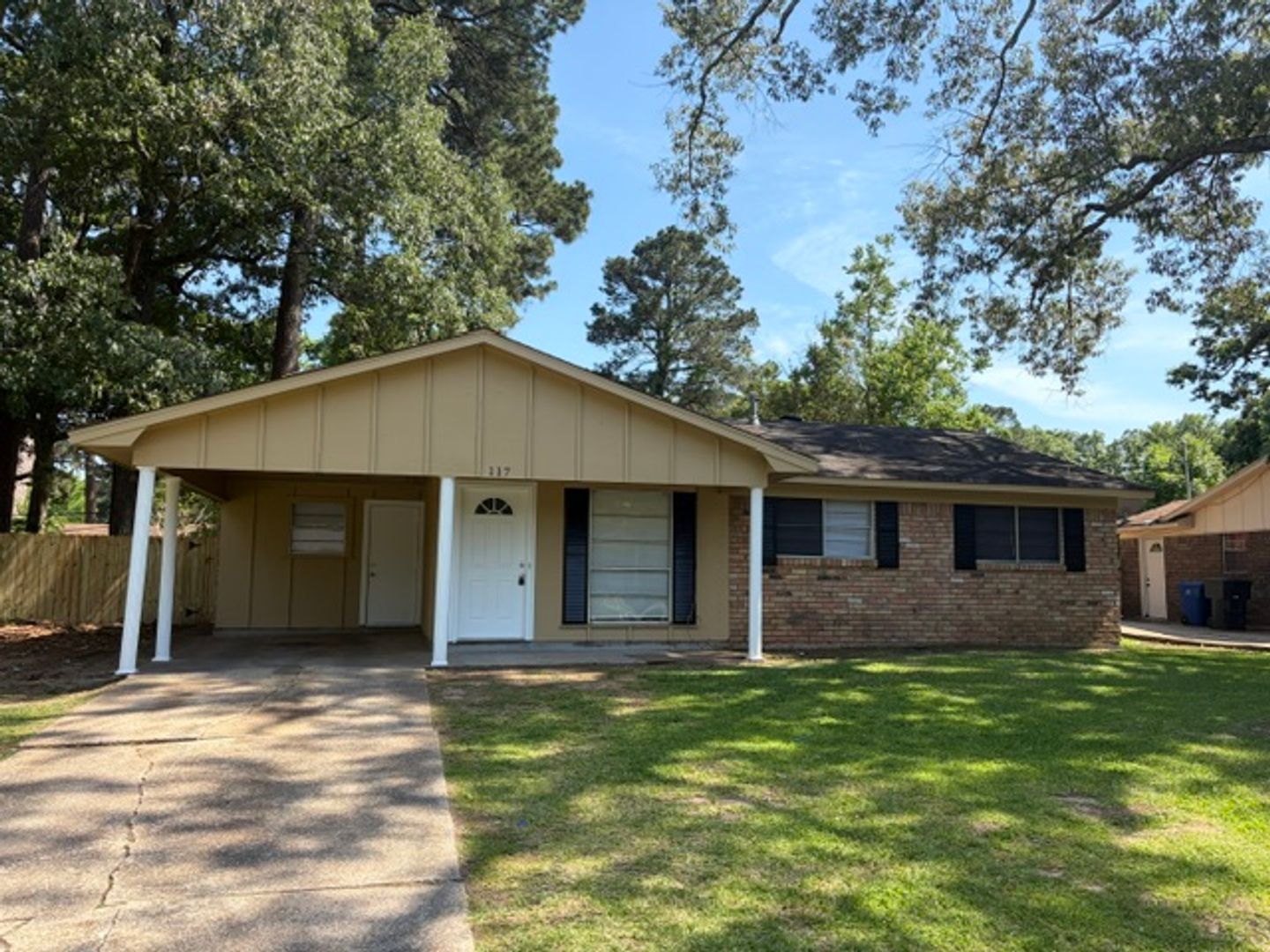 Shreveport House: 117 Miriam Lane
