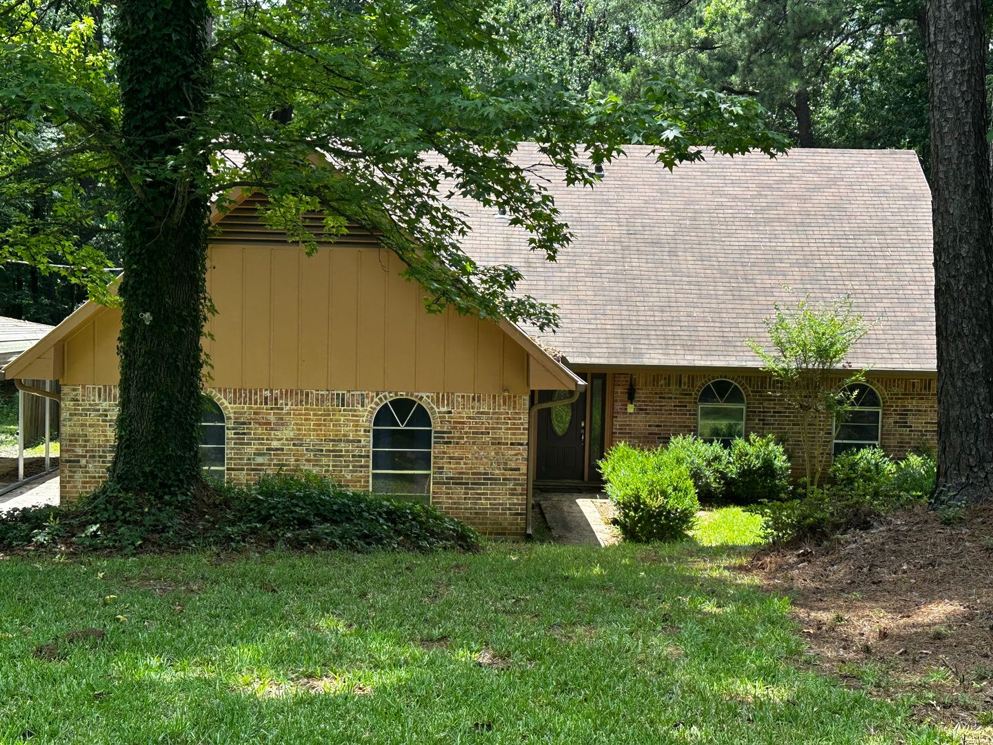 Shreveport House: 2916 Brookline Drive
