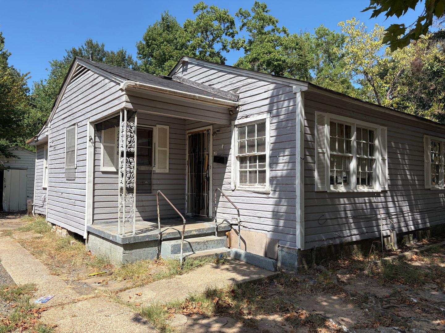 Shreveport House: 2726 Lakehurst Avenue