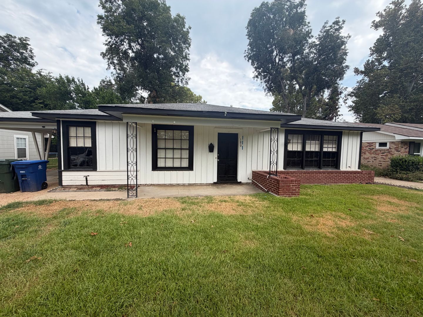 Shreveport House: ** 180 Southfield Road