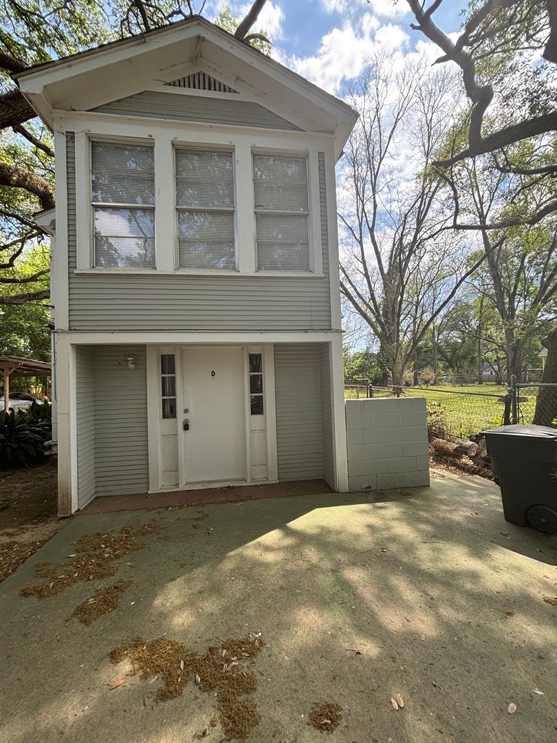 Shreveport House: 127 Albany Avenue