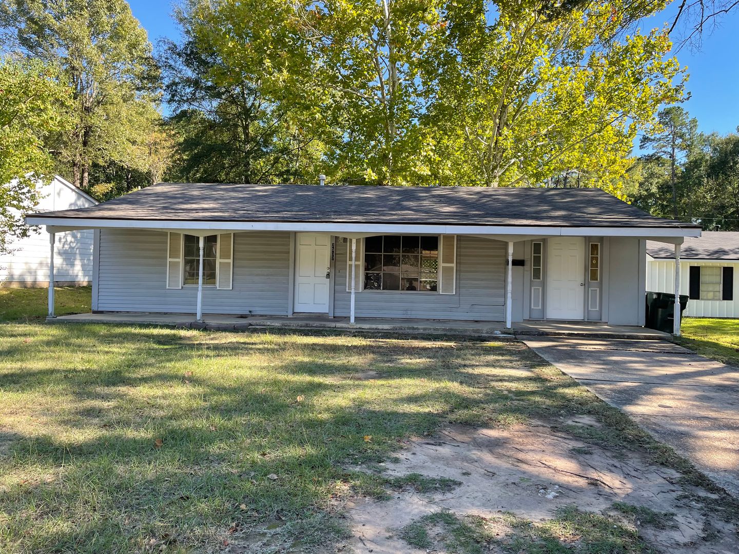 Shreveport House: 2537 Crape Myrtle Street