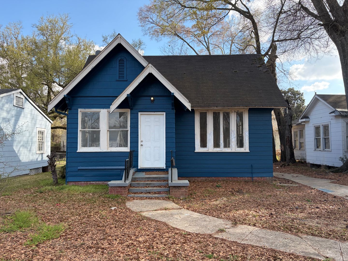 Shreveport House: 147 E Lister Street