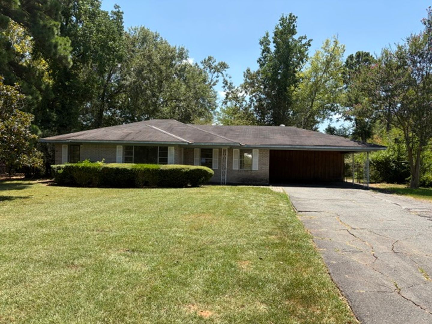 Shreveport House: 5957 Yarbrough Road