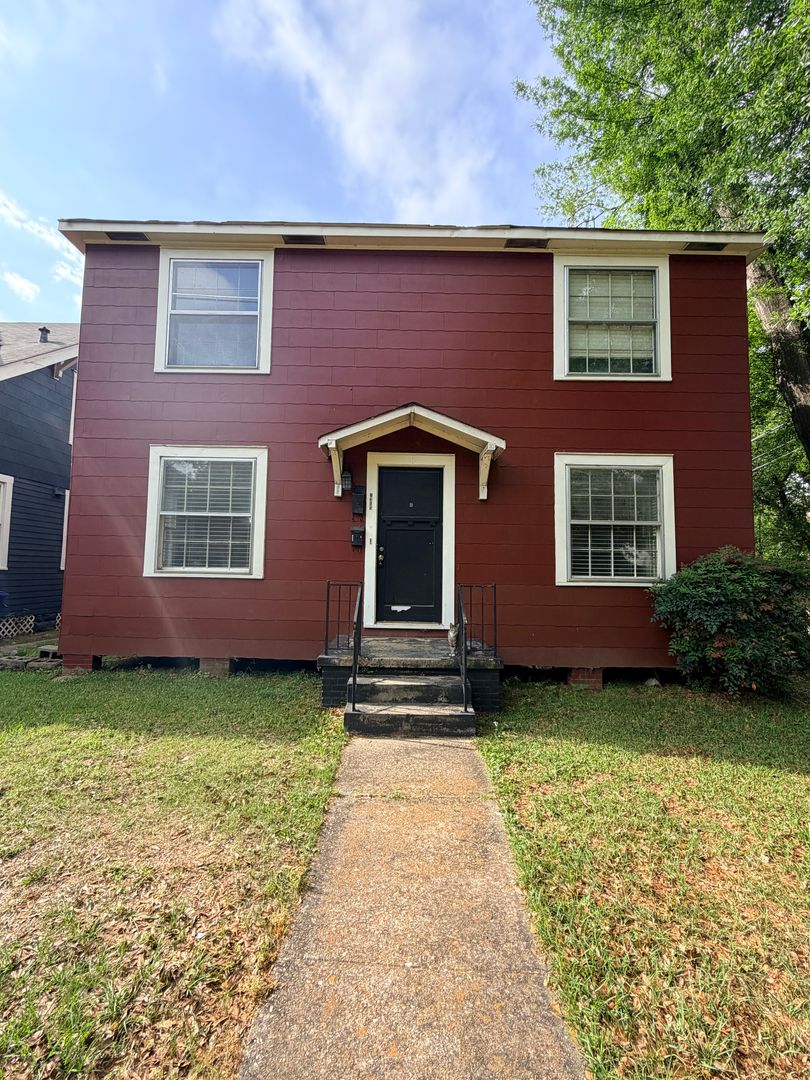 Shreveport House: 1353 Glen Oak Place