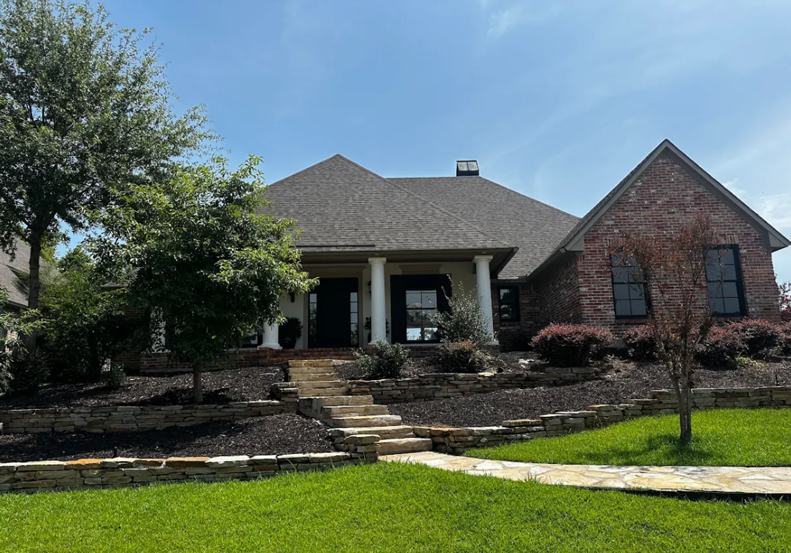 Shreveport House: 1073 Waters Edge Circle
