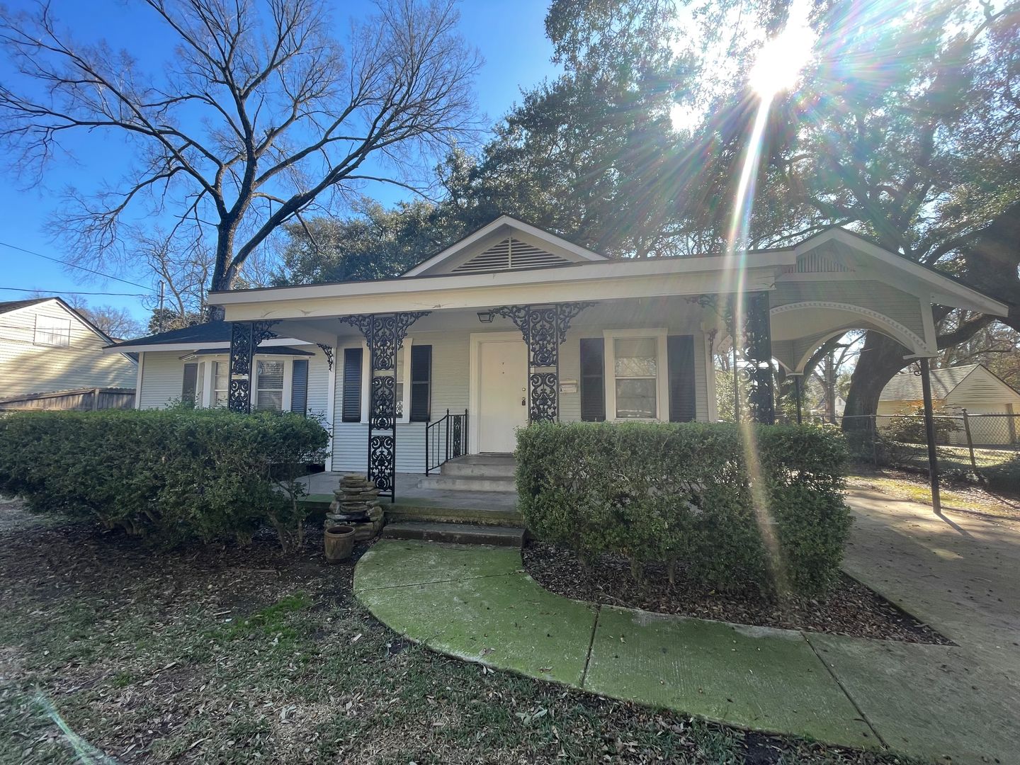 Shreveport House: 127 Albany Avenue