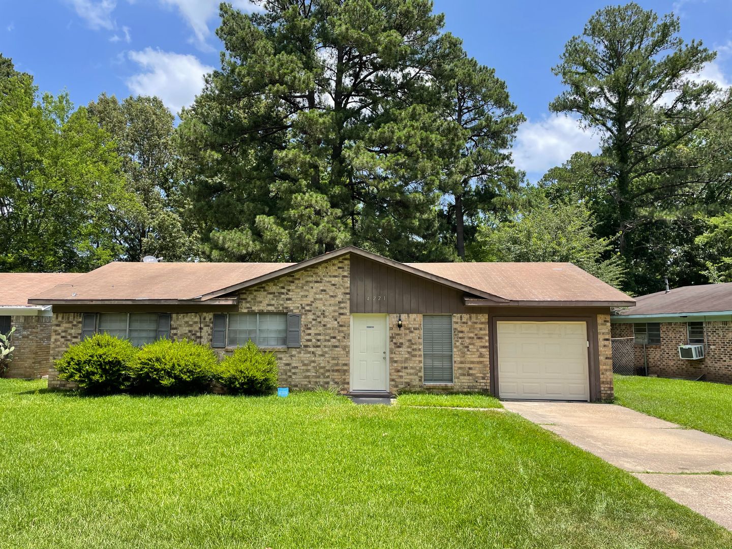 Shreveport House: 4221 Encina Drive