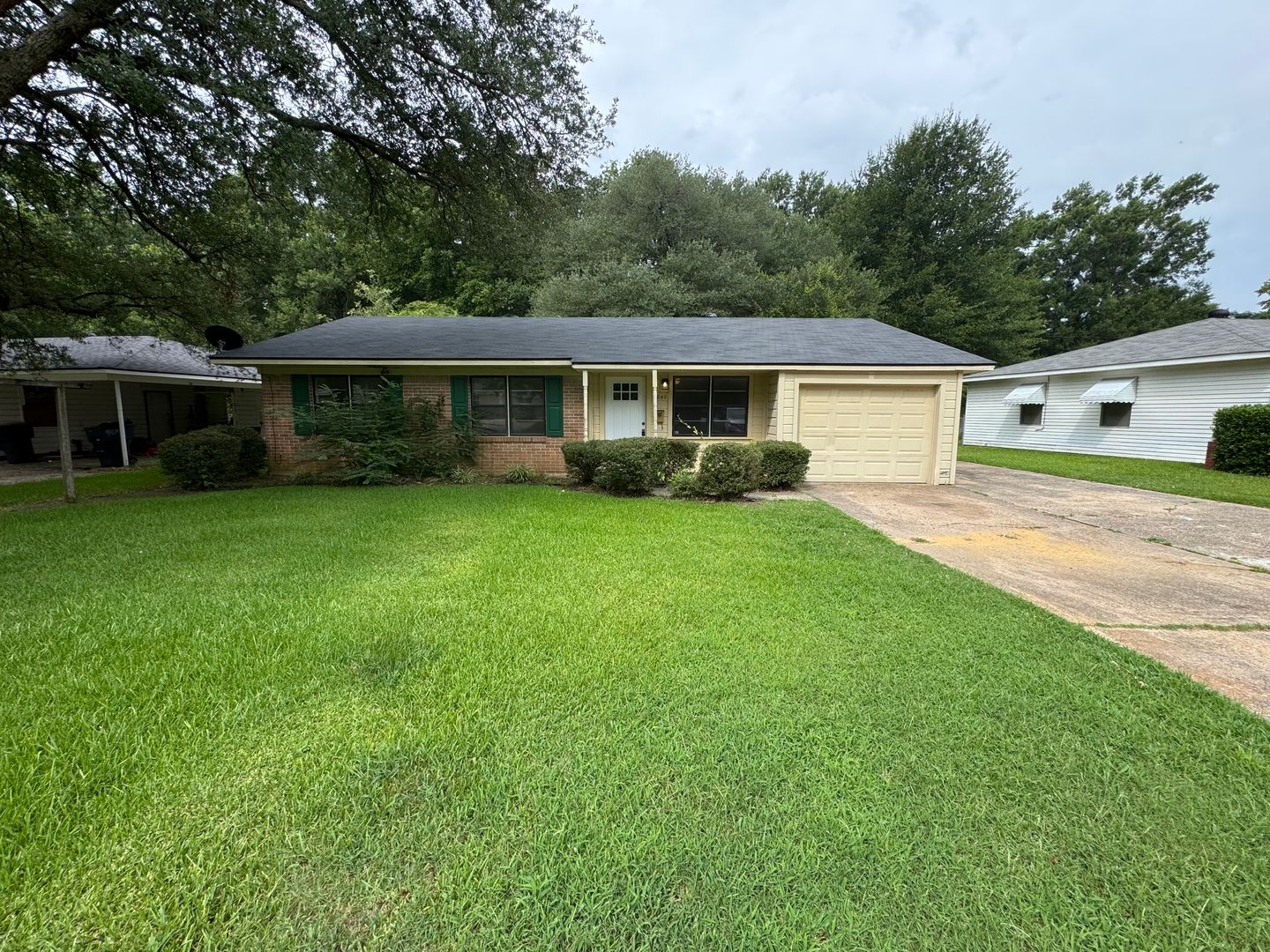 Like New 3 Bedroom home in Southern Hills