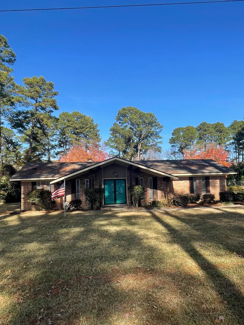 Shreveport House: 450 Wynnewood Drive