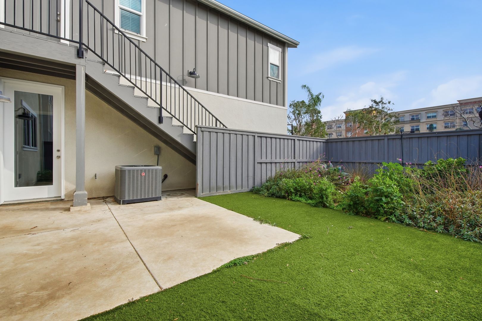 Oxnard Townhome: 700 Doris Ave