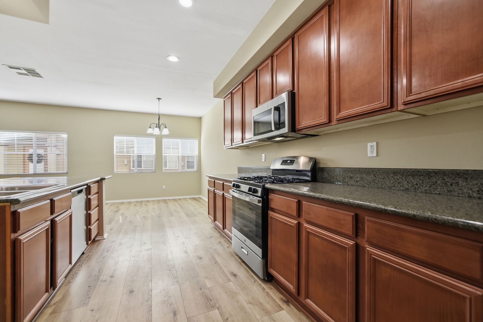 Lancaster Apartment: 43726 8th St East