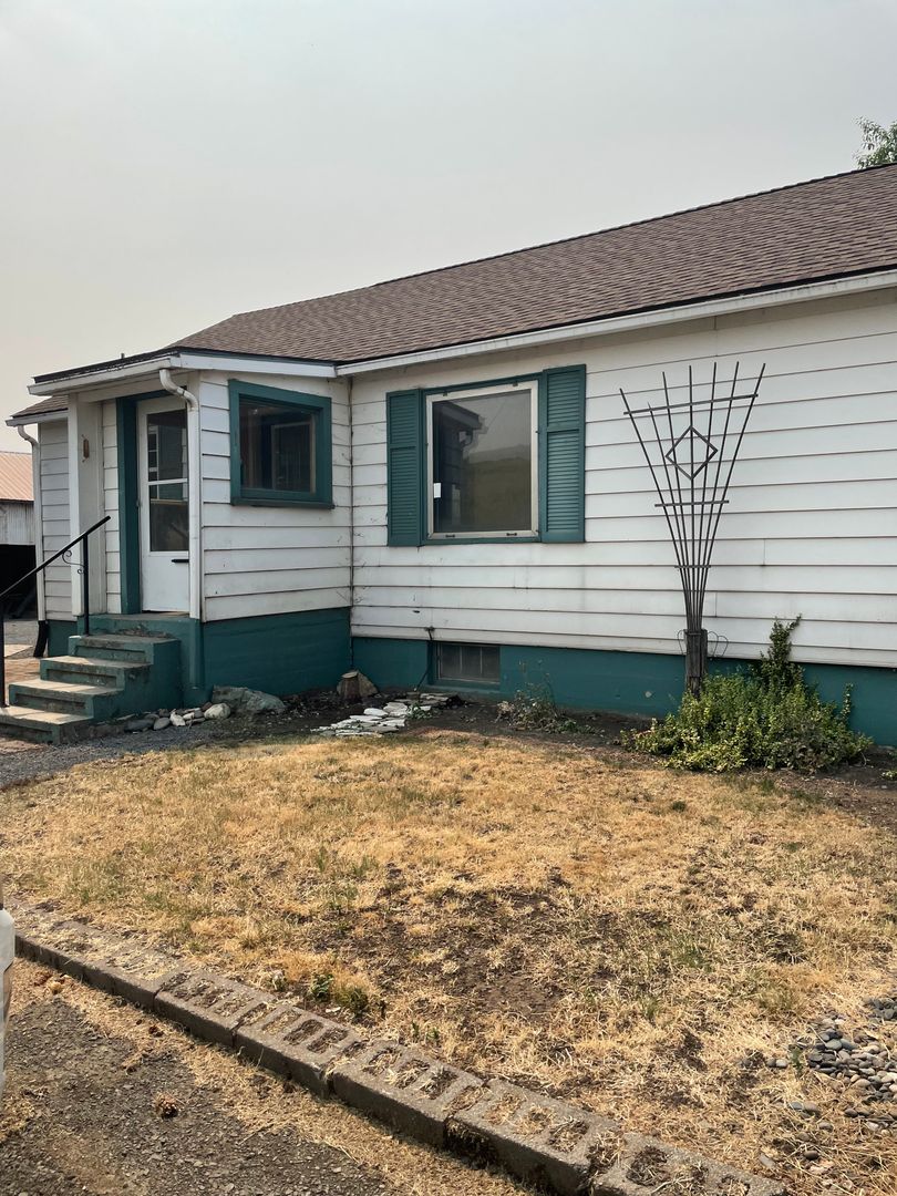 Pullman House: 17661 SR 194