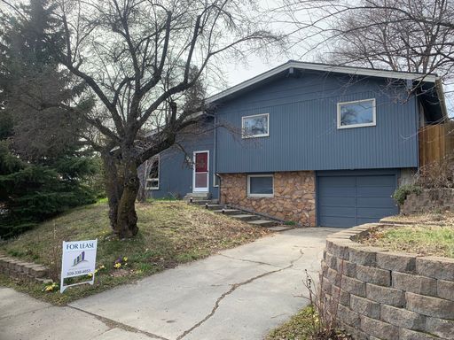 3 Bd/2 Ba Spacious home on Sunnyside Hill! – photo 1