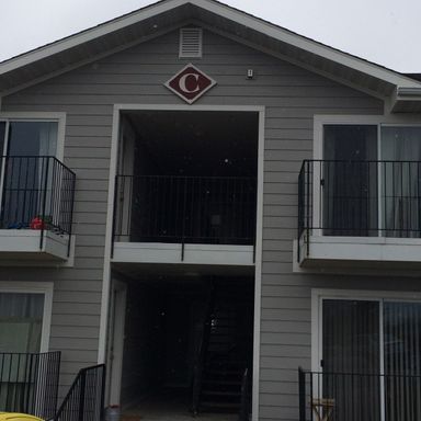 2 Bedroom, 1 Bath duplex on College Hill!