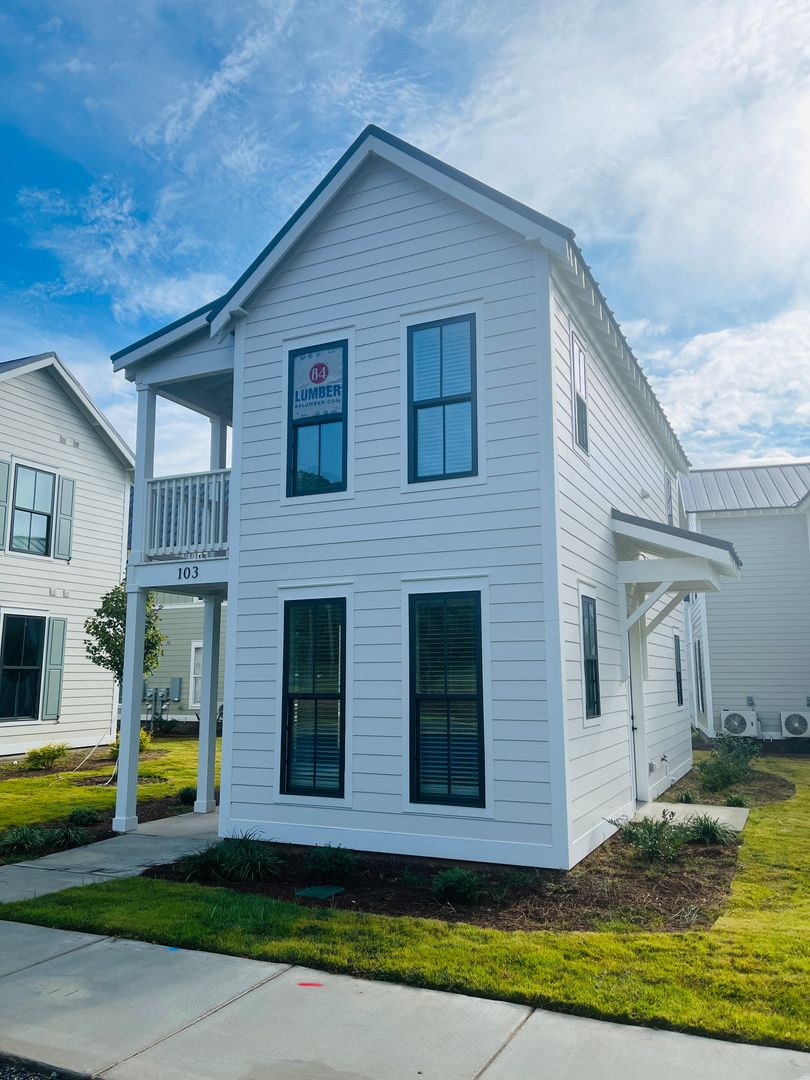 Lagrange House: 103 Gardenia Lane