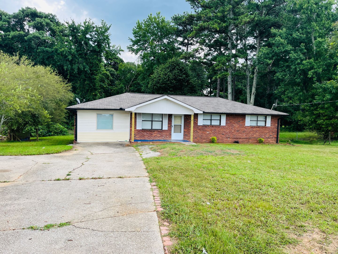 Douglasville House: 2270 Pope Rd