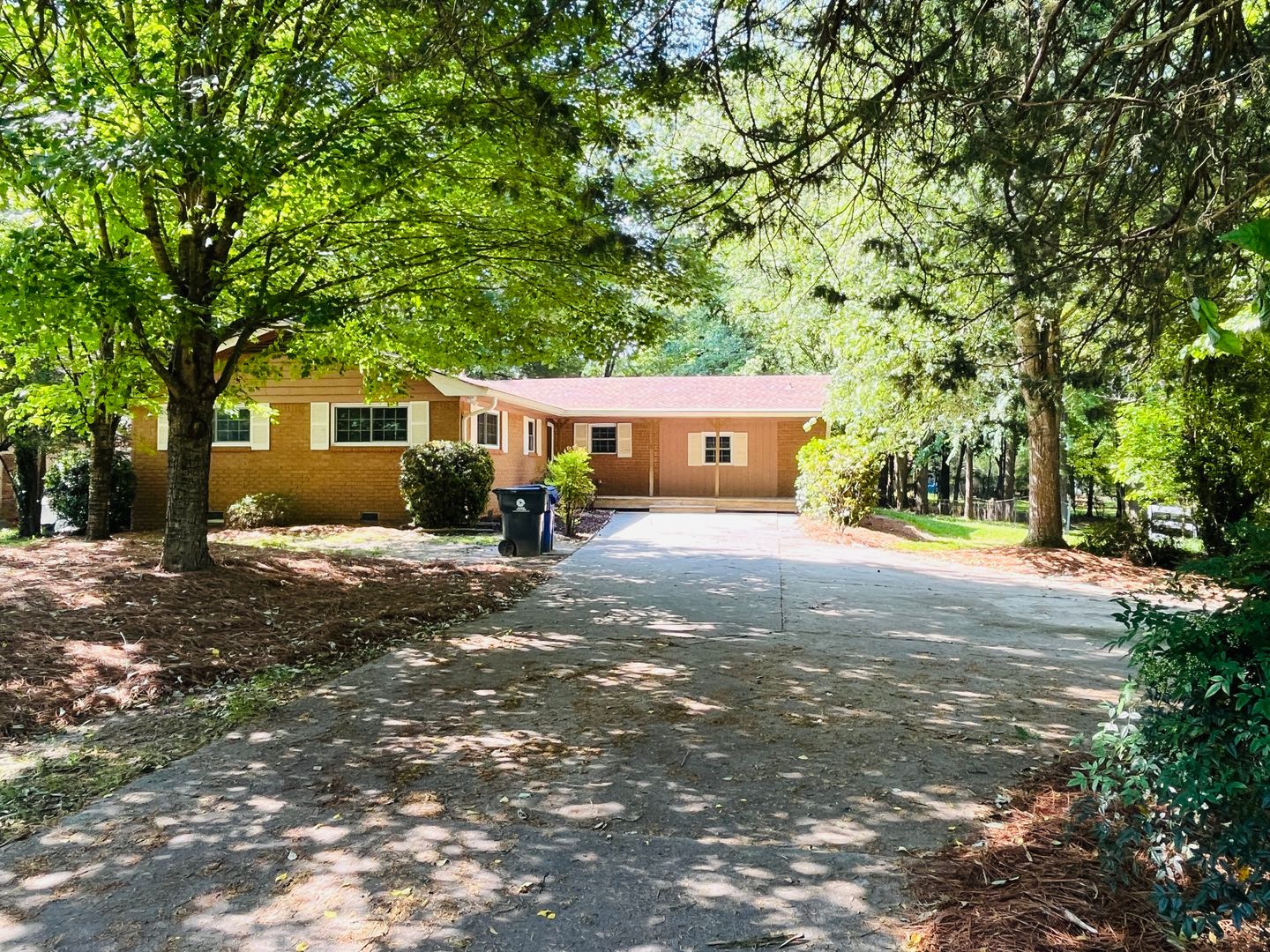 Cute cottage! 3 bed, 2 full bath, large bonus room, hardwood flooring, stainless appliances, large deck, ceiling fans, covered porch, must see!