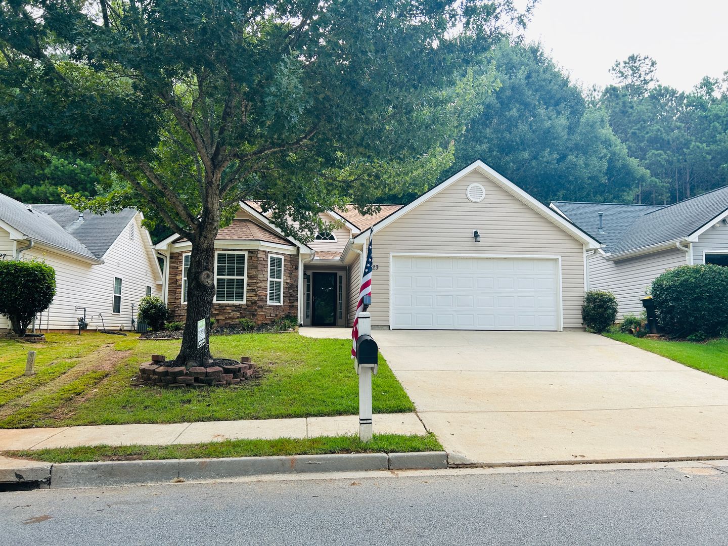 Newnan House: 23 Belltree Cir