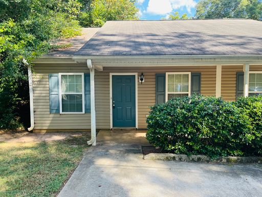WOW! 3 bedroom 2 bathroom unit near Downtown Hogansville! Must see!