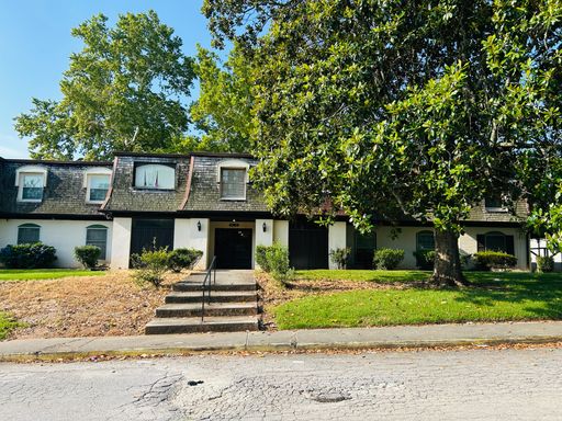 Wow! Newly renovated 2 bedroom 2 bathroom unit in Lithonia. Must see!