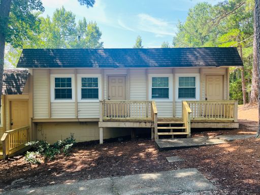 Cozy 1 bedroom 1 bathroom apartment in Pine Mountain! Must See!