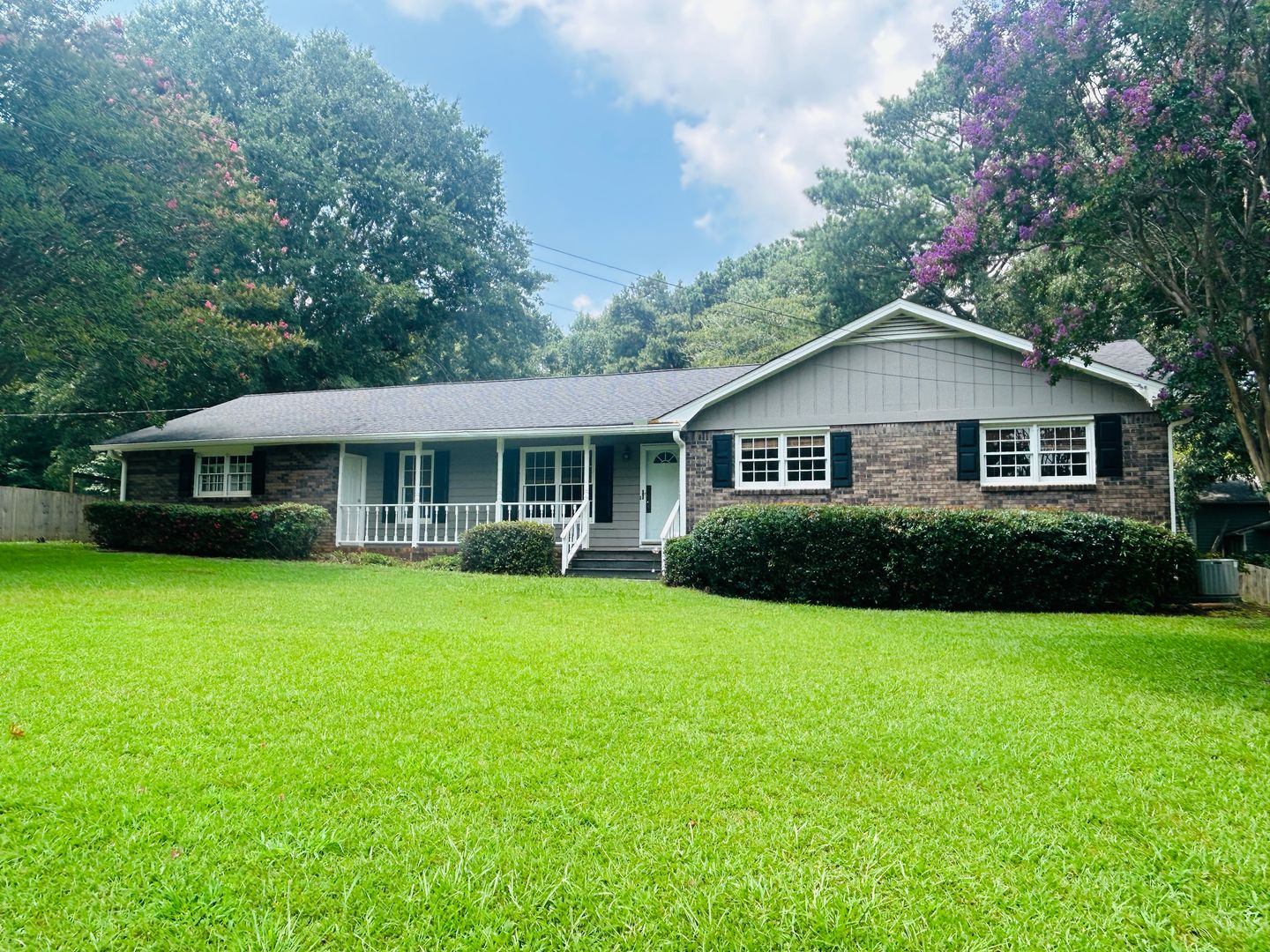 Lilburn House: 5433 Wydella Rd