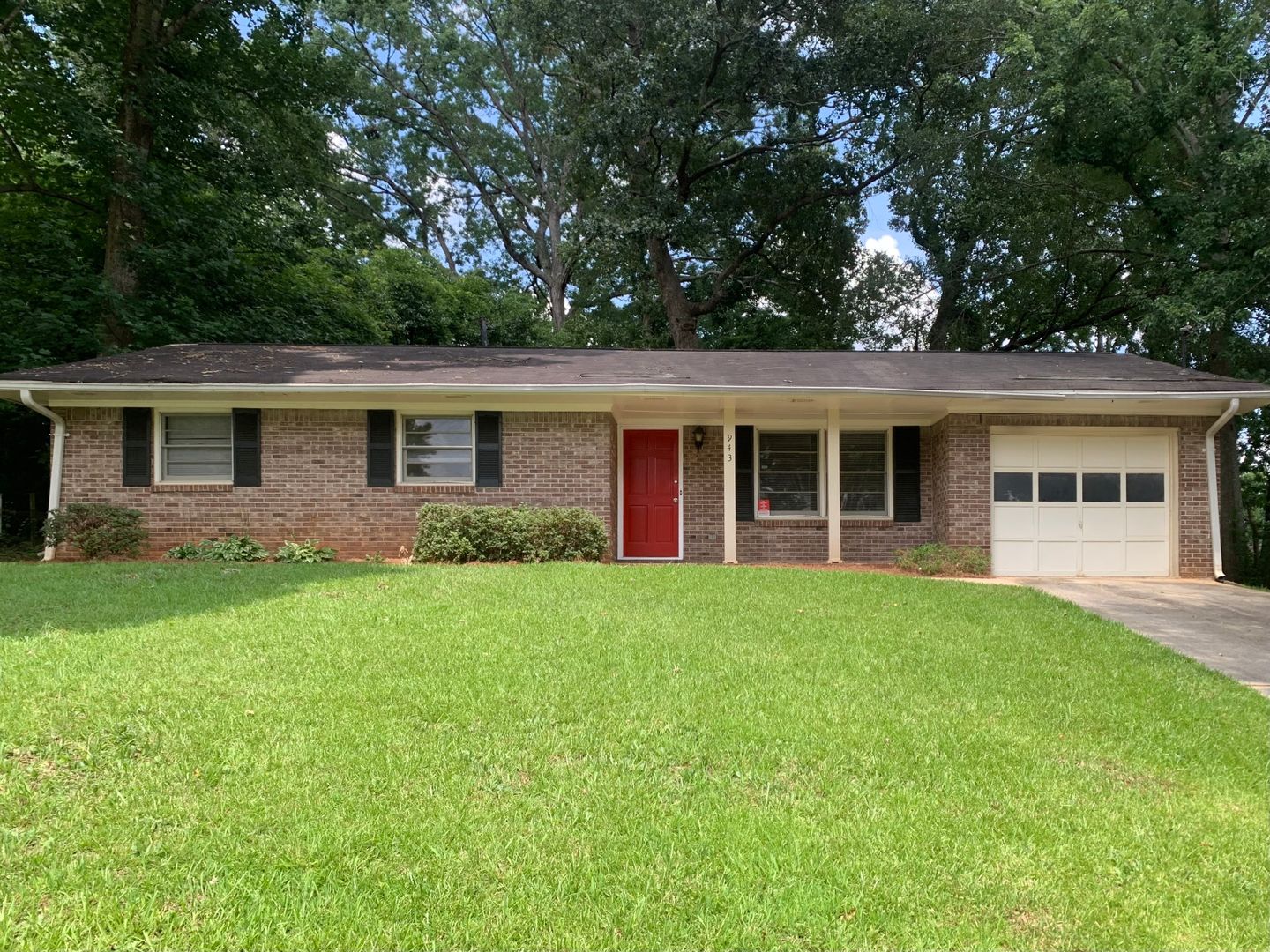 Stone Mountain House: 943 Parkstone Dr