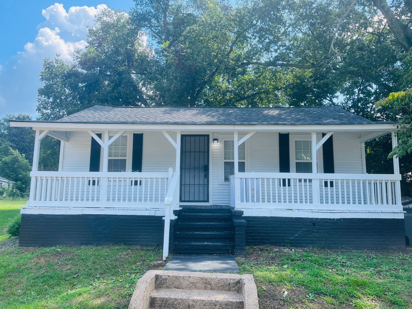Lagrange House: 101 Addie St