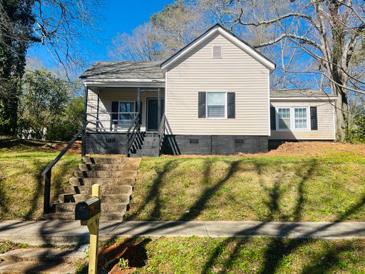 Newly renovated 3 bedroom, 1 bathroom house in Lagrange! Must see! – photo 1