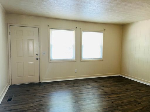 Cozy 1 bedroom 1 bathroom apartment in Pine Mountain! Must See!