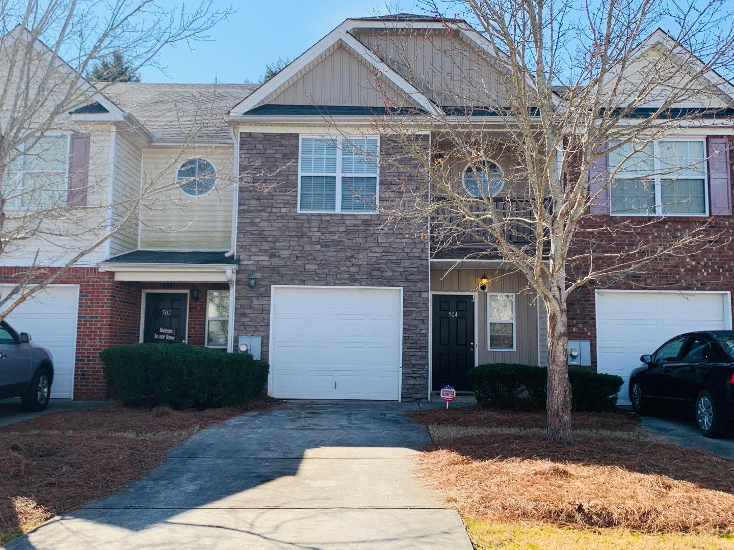 Wow! 3 bedroom 2.5 bathroom townhome in Conyers! Must see!